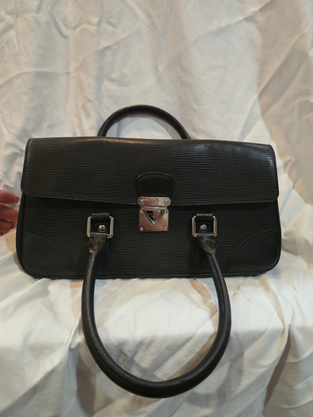 Louis Vuitton Epi Segur PM Black Top-Handle Satchel with Silver Hardware - Picture 4 of 12